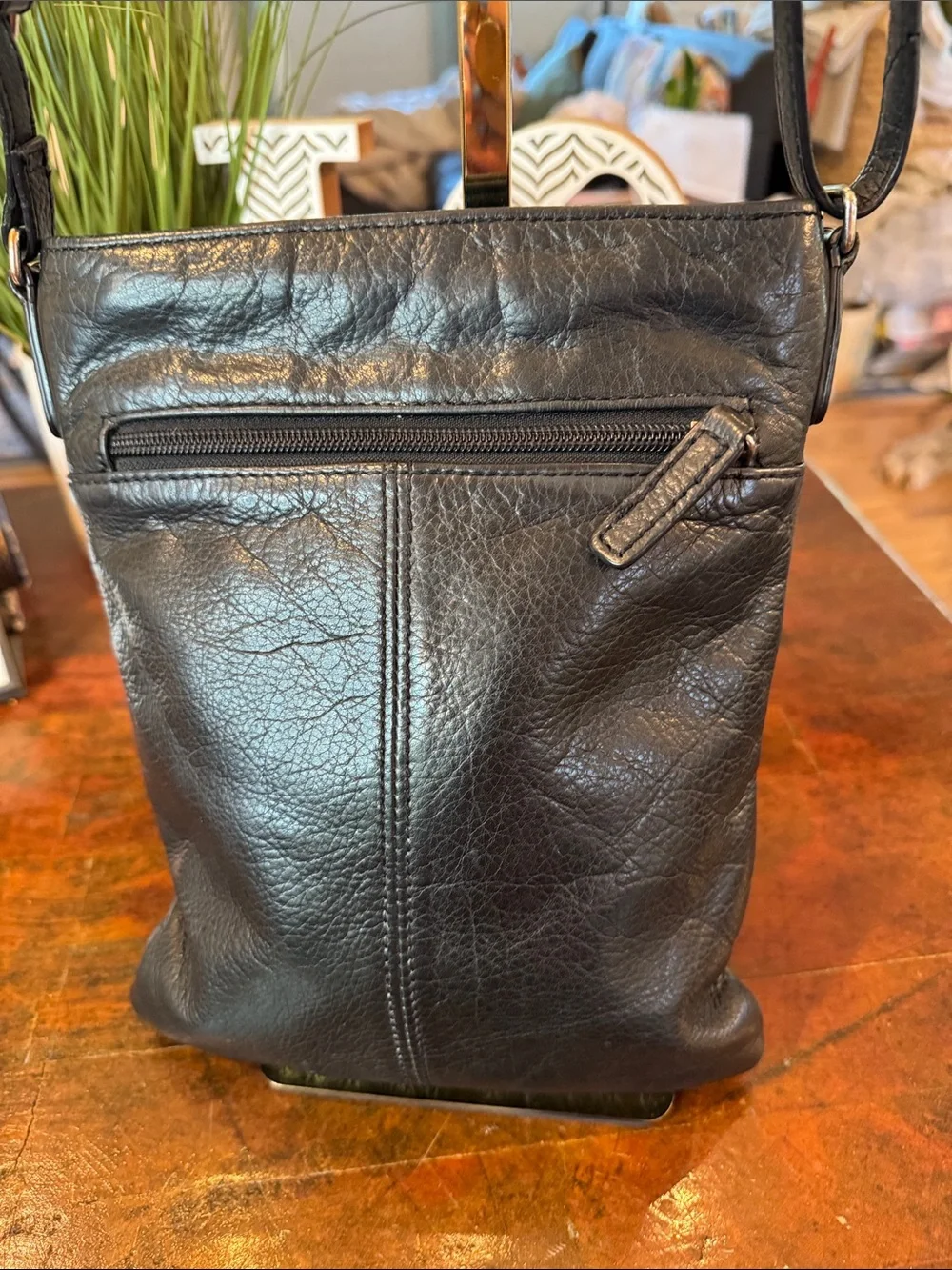 margot compact black
